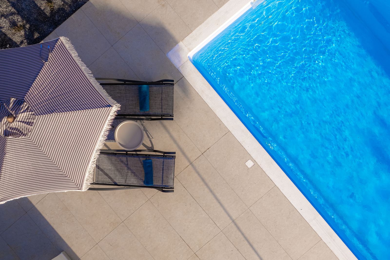 Pool loungers close